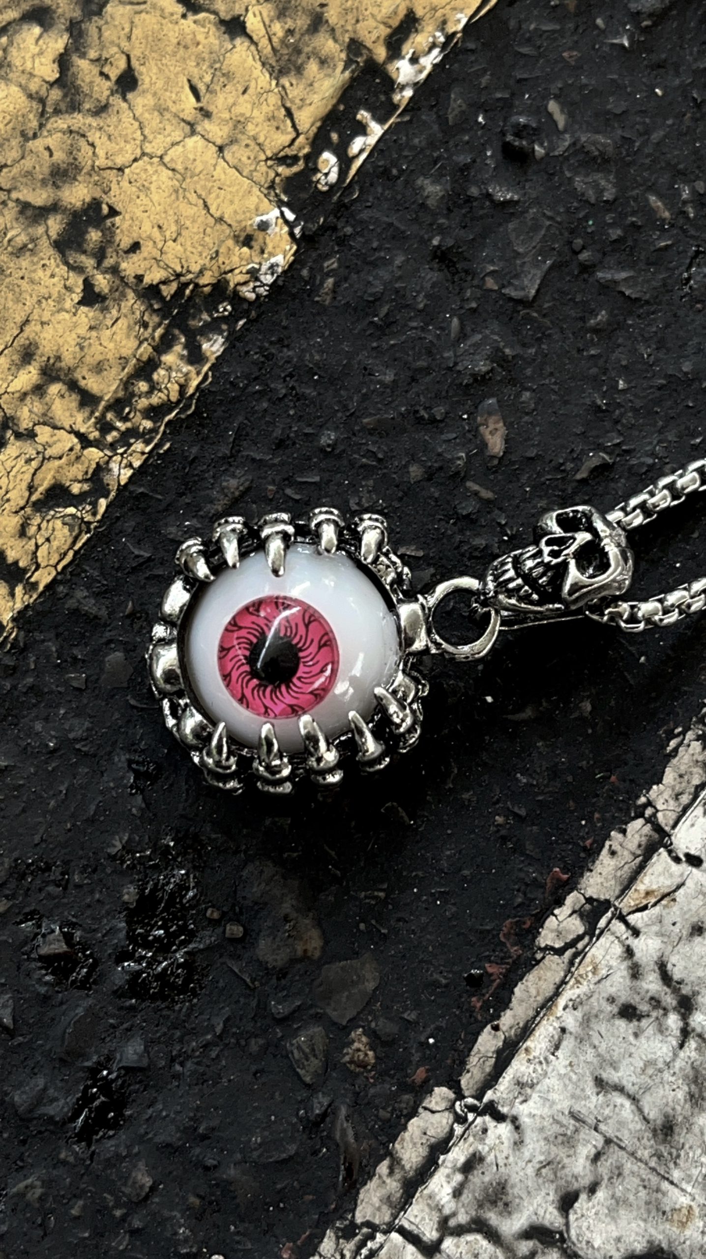 تصویر چشم صورتی - Flymod 