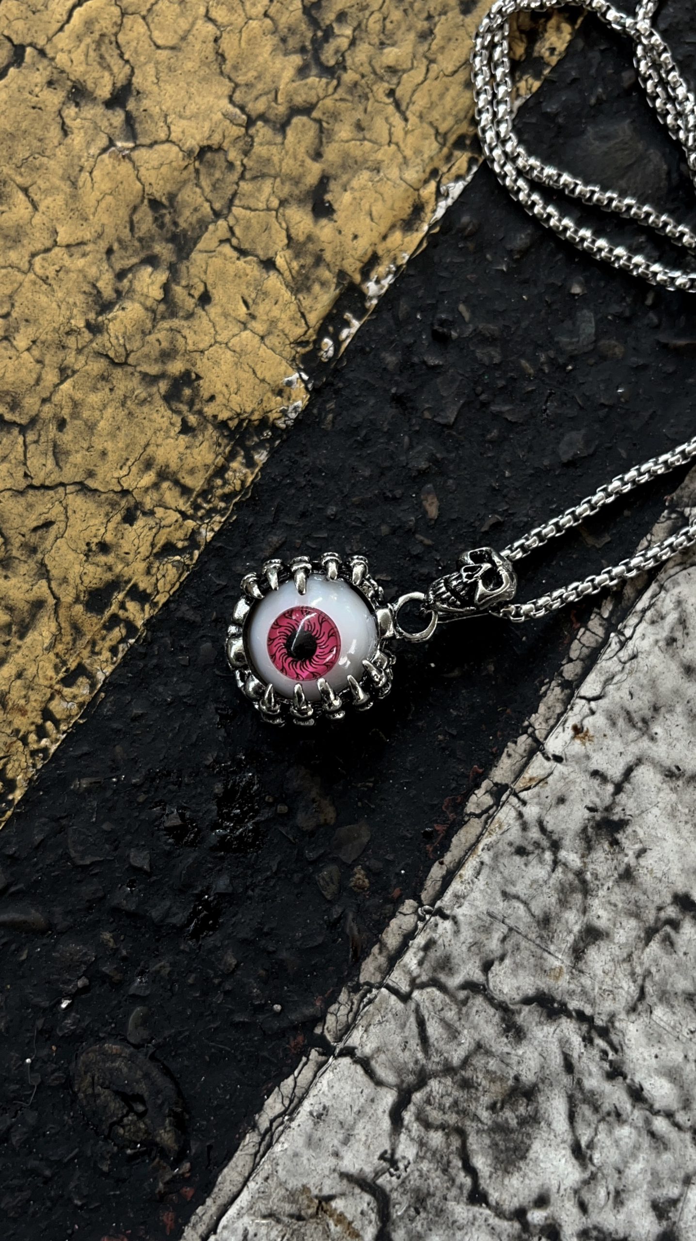 تصویر چشم صورتی - Flymod 